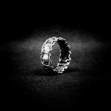 Cargar imagen en el visor de la galería, ANILLO BANDA TRENZADA
