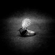 Cargar imagen en el visor de la galería, ANILLO CORAZÓN AGAVE CON ONIX
