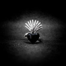 Cargar imagen en el visor de la galería, ANILLO CORAZÓN AGAVE CON ONIX

