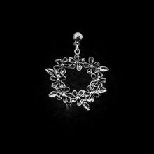 Cargar imagen en el visor de la galería, ARETES LARGOS FLORES
