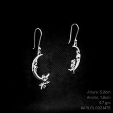 Cargar imagen en el visor de la galería, ARETES LARGOS LUNA CON HADAS
