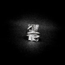 Cargar imagen en el visor de la galería, ANILLO MADERA
