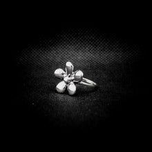 Cargar imagen en el visor de la galería, ANILLO FLOR
