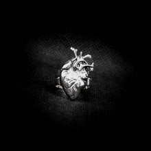 Cargar imagen en el visor de la galería, ANILLO CORAZÓN ANATÓMICO
