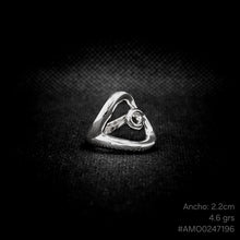 Cargar imagen en el visor de la galería, ANILLO CORAZÓN ENTRELAZADO
