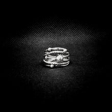 Cargar imagen en el visor de la galería, ANILLO ENTRELAZADO
