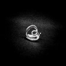 Cargar imagen en el visor de la galería, ANILLO CORAZÓN ENTRELAZADO
