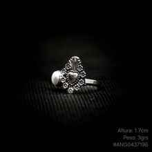Cargar imagen en el visor de la galería, ANILLO CORAZÓN SAGRADO CON PERLA
