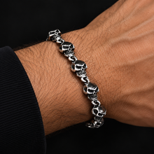 Cargar imagen en el visor de la galería, PULSERA CRÁNEOS
