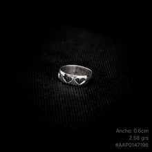 Cargar imagen en el visor de la galería, ANILLO BANDA CORAZONES
