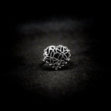 Cargar imagen en el visor de la galería, ANILLO CORAZÓN FLORAL

