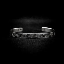 Cargar imagen en el visor de la galería, BRAZALETE DISEÑO TRIANGULOS
