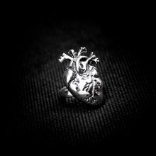 Cargar imagen en el visor de la galería, ANILLO CORAZÓN ANATÓMICO
