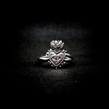Cargar imagen en el visor de la galería, ANILLO CORAZÓN SAGRADO
