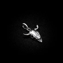 Cargar imagen en el visor de la galería, DIJE CRÁNEO TORO

