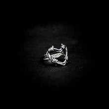 Cargar imagen en el visor de la galería, ANILLO CORAZÓN PÚAS
