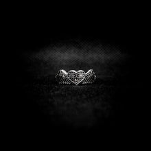 Cargar imagen en el visor de la galería, ANILLO CORAZÓN CON ALAS

