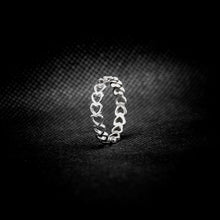 Cargar imagen en el visor de la galería, ANILLO BANDA CORAZONES
