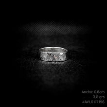Cargar imagen en el visor de la galería, ANILLO BANDA MARTILLADO
