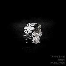 Cargar imagen en el visor de la galería, ANILLO BANDA CON MARGARITAS
