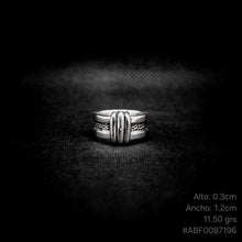 Cargar imagen en el visor de la galería, ANILLO BANDA CON DISEÑO
