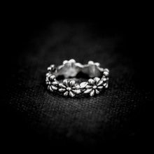 Cargar imagen en el visor de la galería, ANILLO BANDA FLORES
