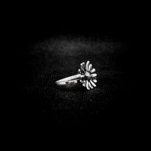 Cargar imagen en el visor de la galería, ANILLO MARGARITA
