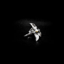 Cargar imagen en el visor de la galería, ANILLO FLOR CON PERLA
