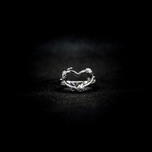 Cargar imagen en el visor de la galería, ANILLO CORAZÓN FLORES

