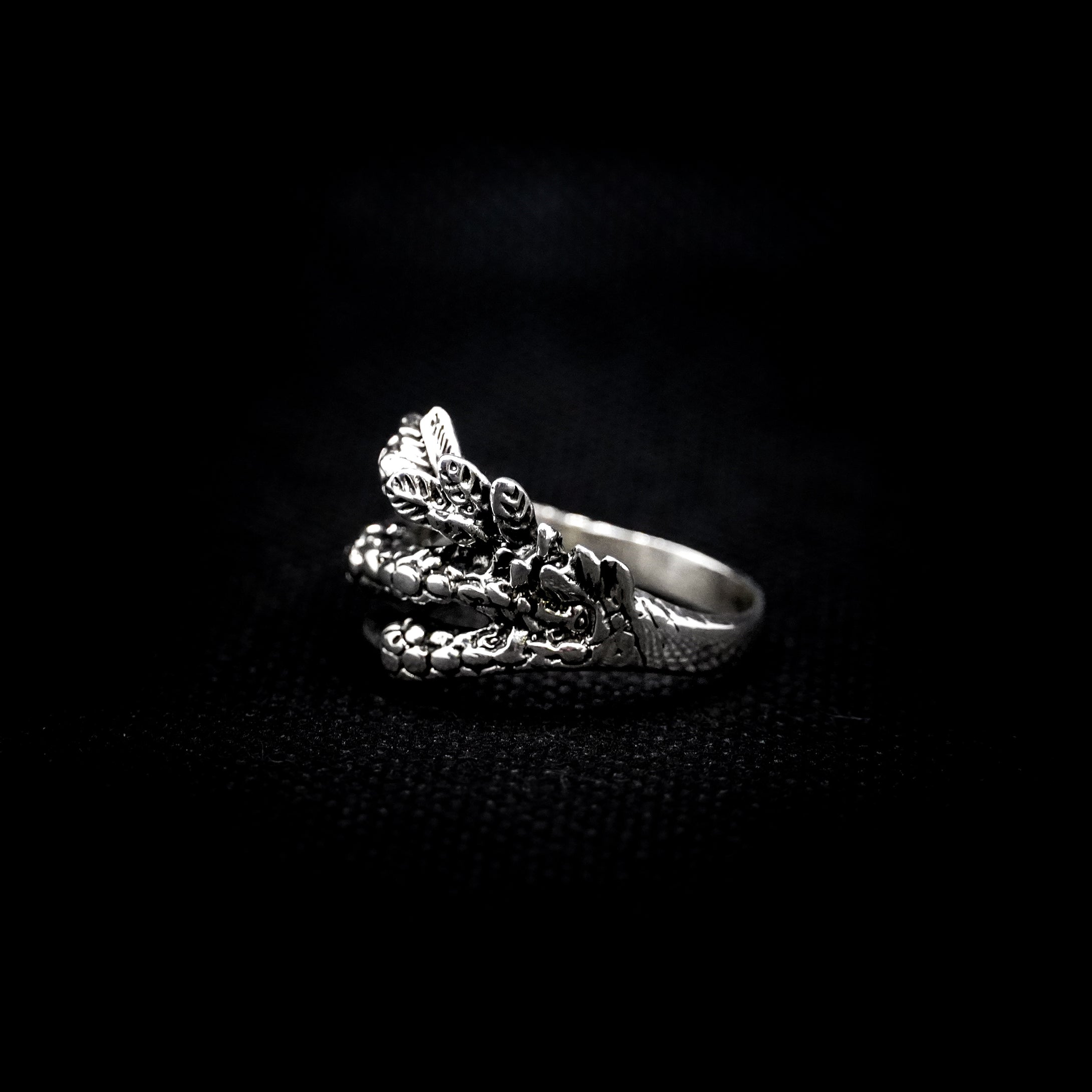 ANILLO GARRA DE DRAGÓN