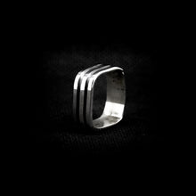 Cargar imagen en el visor de la galería, ANILLO BANDA CUADRADA
