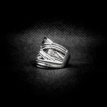 Cargar imagen en el visor de la galería, ANILLO ENTRELAZADO
