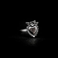 Cargar imagen en el visor de la galería, ANILLO CORAZÓN FLORES
