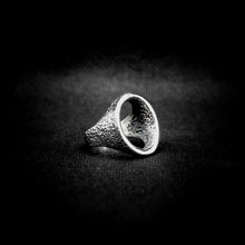 Cargar imagen en el visor de la galería, ANILLO CIRCULAR RÚSTICO
