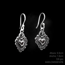 Cargar imagen en el visor de la galería, ARETES SAGRADO CORAZÓN
