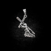 Cargar imagen en el visor de la galería, DIJE JESUCRISTO CARGANDO LA CRUZ
