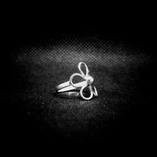 Cargar imagen en el visor de la galería, ANILLO FLOR
