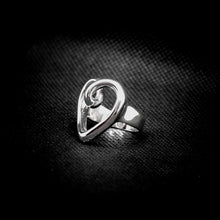 Cargar imagen en el visor de la galería, ANILLO CORAZÓN SILUETA
