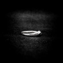 Cargar imagen en el visor de la galería, ANILLO OLA

