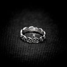 Cargar imagen en el visor de la galería, ANILLO BANDA ROSAS
