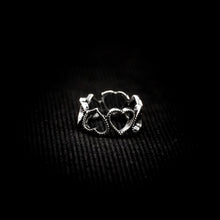 Cargar imagen en el visor de la galería, ANILLO CORAZONES BANDA
