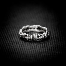 Cargar imagen en el visor de la galería, ANILLO CRÁNEOS
