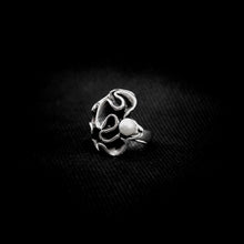 Cargar imagen en el visor de la galería, ANILLO MINIMALISTA CON PERLA

