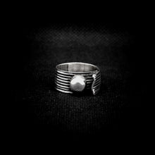 Cargar imagen en el visor de la galería, ANILLO BANDA ABSTRACTA

