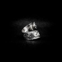 Cargar imagen en el visor de la galería, ANILLO ESPIRAL CORAZONES
