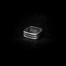 Cargar imagen en el visor de la galería, ANILLO BANDA CUADRADA
