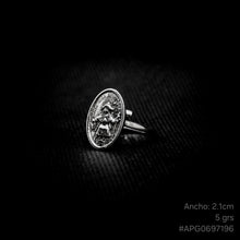 Cargar imagen en el visor de la galería, ANILLO SANTO NIÑO DE ATOCHA
