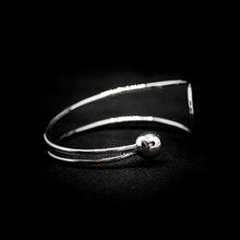 Cargar imagen en el visor de la galería, BRAZALETE MINIMALISTA
