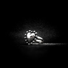Cargar imagen en el visor de la galería, ANILLO CORAZÓN NOPAL
