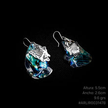 Cargar imagen en el visor de la galería, ARETE LARGO MARIPOSA CON ABULON
